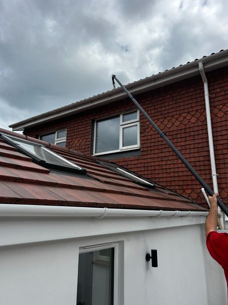 gutter over extension on house