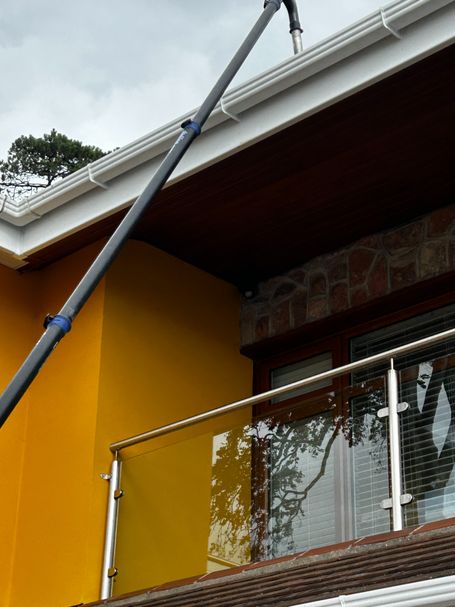 gutter balcony house pole