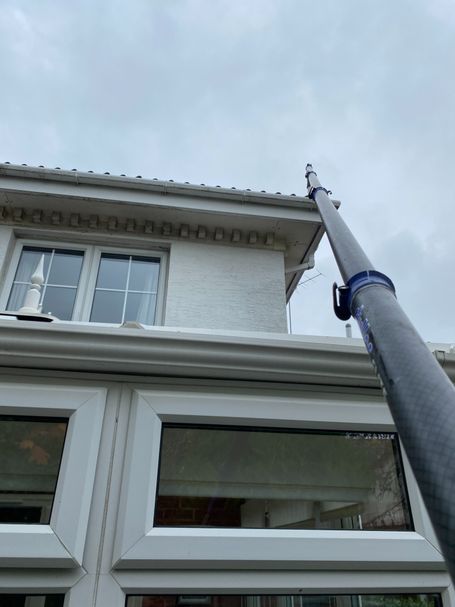 Gutter pole windows