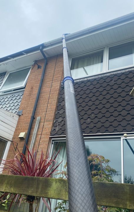 pole going to gutter on house